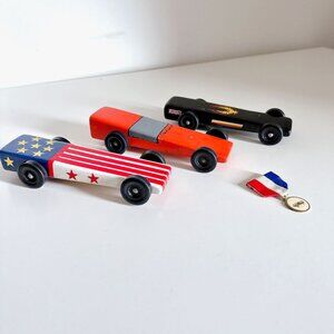 VINTAGE PINEWOOD DERBY RACE CARS SET OF 3 AND CUB SCOUT DERBY MEDAL